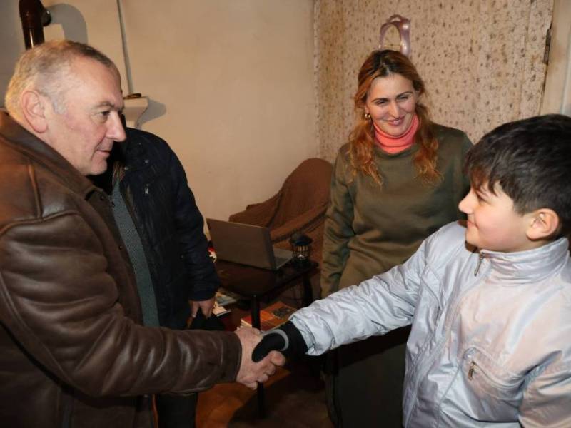 ცაგერის მუნიციპალიტეტის მერმა ჭაბუკი ჭაბუკიანმა ხანძრის შედეგად დაზარალებული ოჯახი მოინახულა.